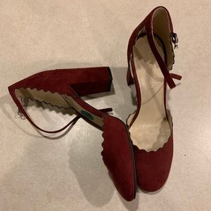 Burgundy closed toe heels - size 7.5